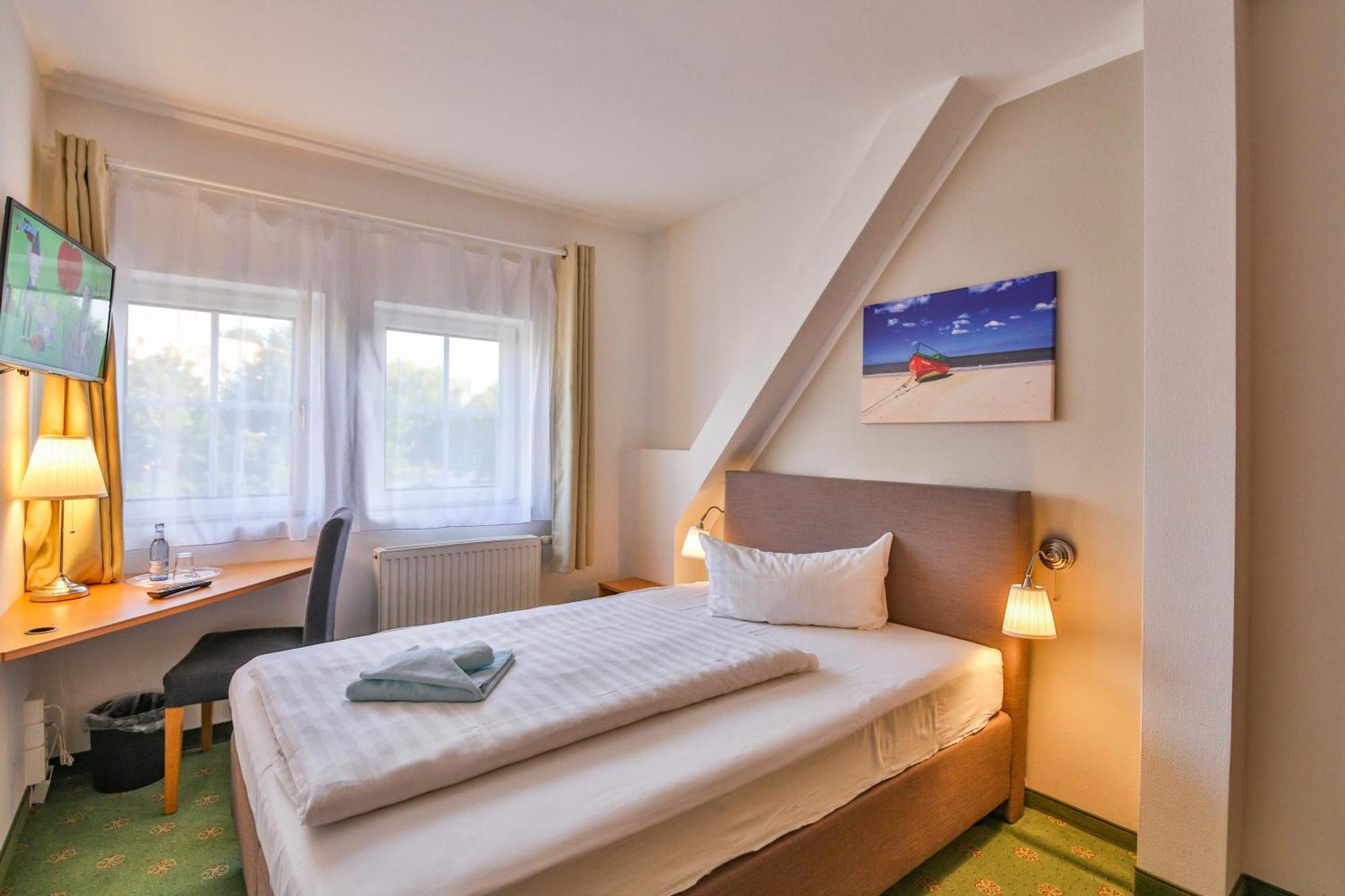 Hotel Und Restaurant "Zur Zwiebel" Peenemunde Chambre photo