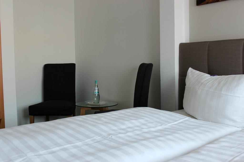 Hotel Und Restaurant "Zur Zwiebel" Peenemunde Extérieur photo