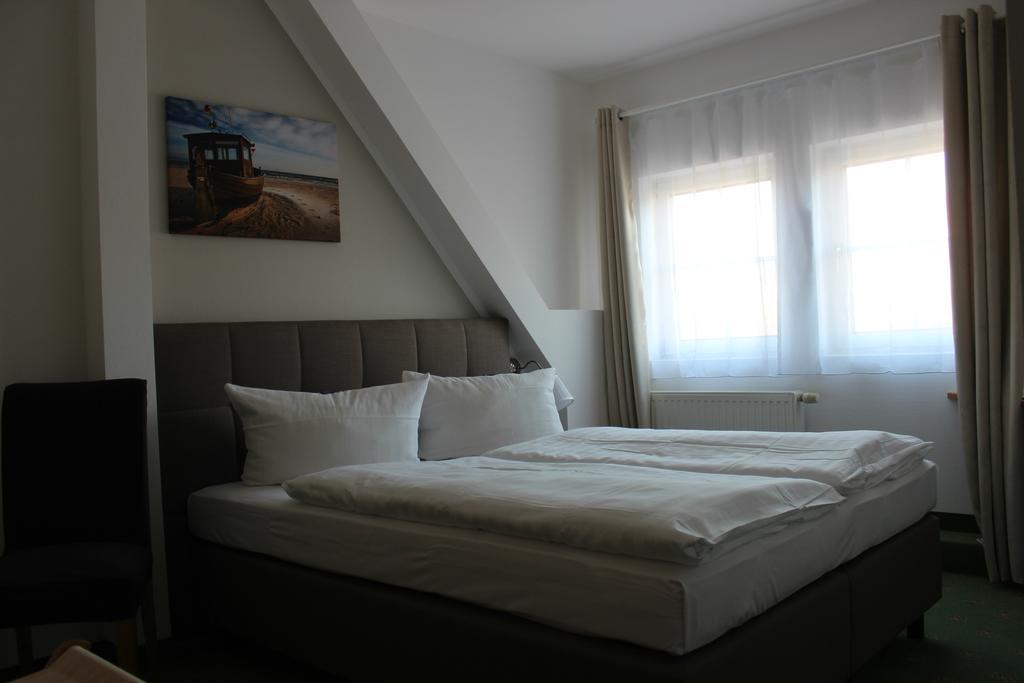 Hotel Und Restaurant "Zur Zwiebel" Peenemunde Extérieur photo