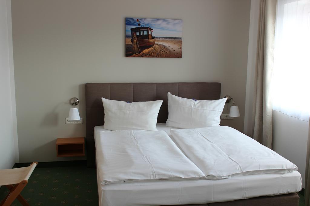 Hotel Und Restaurant "Zur Zwiebel" Peenemunde Extérieur photo