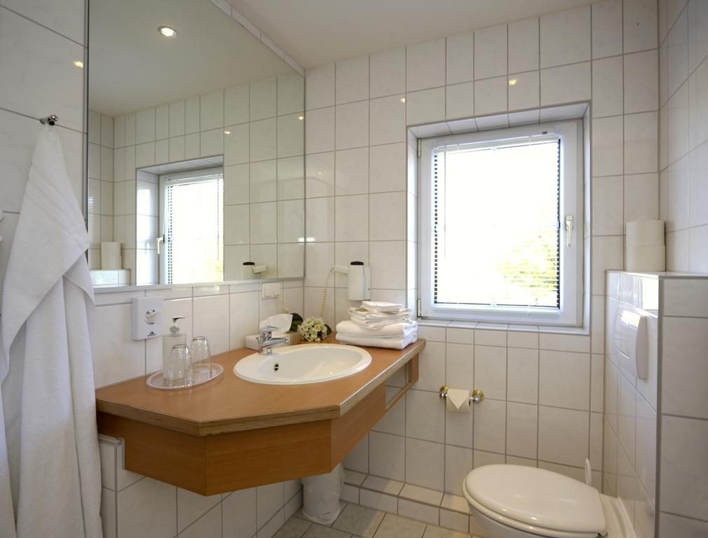 Hotel Und Restaurant "Zur Zwiebel" Peenemunde Chambre photo