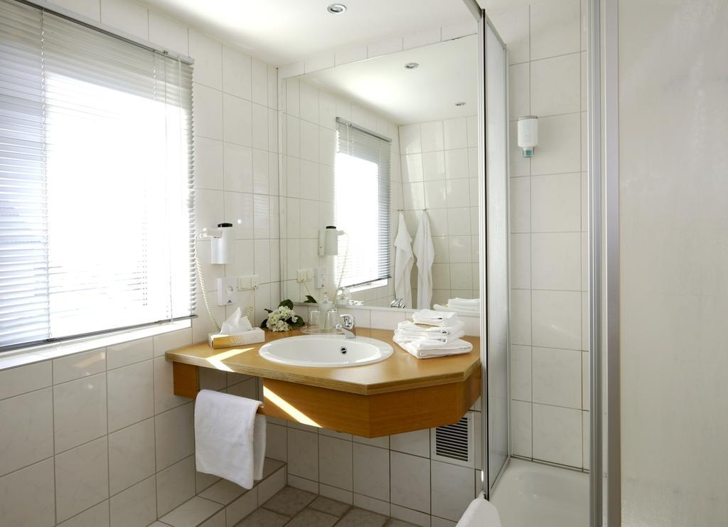 Hotel Und Restaurant "Zur Zwiebel" Peenemunde Chambre photo