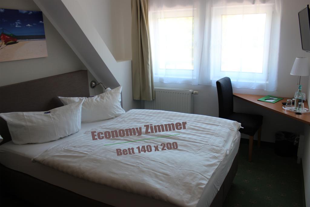 Hotel Und Restaurant "Zur Zwiebel" Peenemunde Extérieur photo