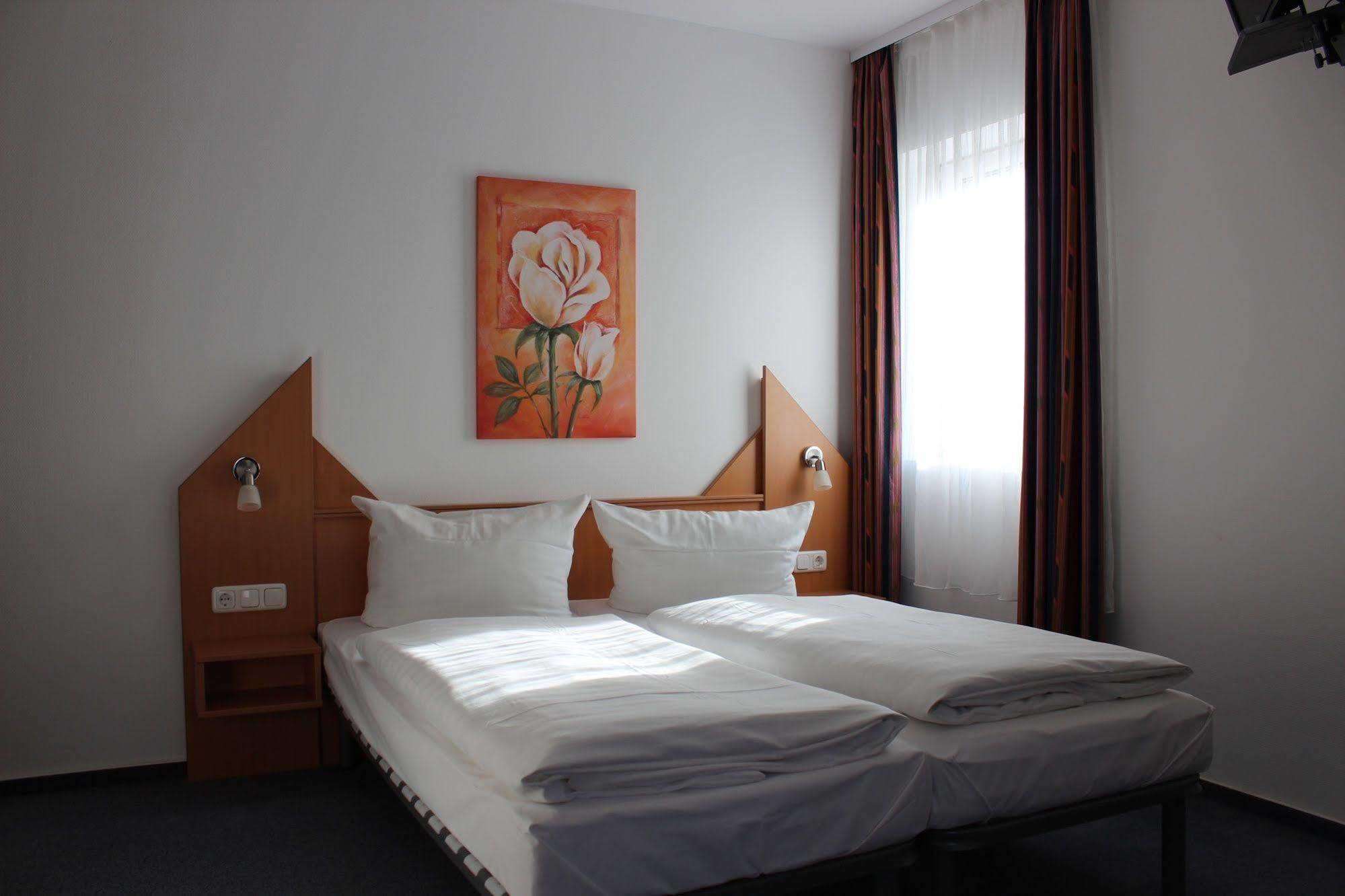Hotel Und Restaurant "Zur Zwiebel" Peenemunde Extérieur photo