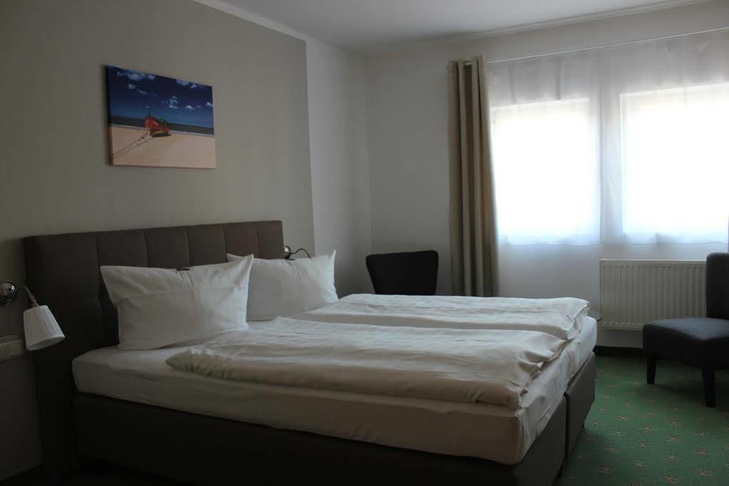 Hotel Und Restaurant "Zur Zwiebel" Peenemunde Extérieur photo